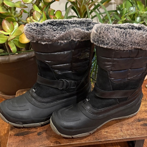 The North Face Down Insulated Winter Snow Boots Black 616273 Womens Size 7.5 - Picture 9 of 11